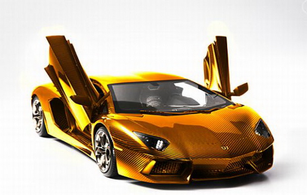 Золотой Lamborghini Aventador