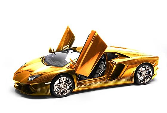 Золотой Lamborghini Aventador