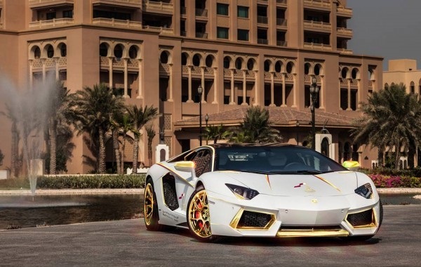 Золотой Lamborghini